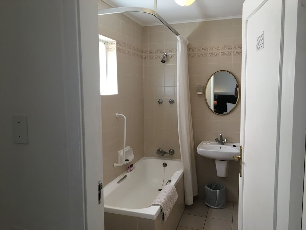 Savoy Hotel Kimberley 14/32