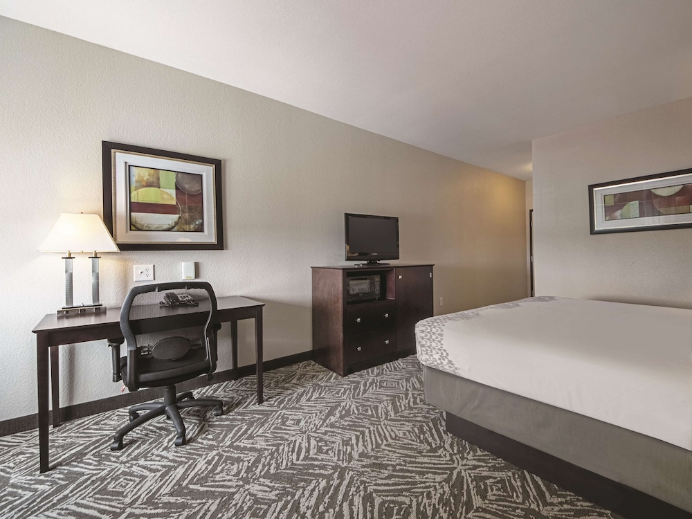 La Quinta Inn & Suites by Wyndham McKinney 13/45
