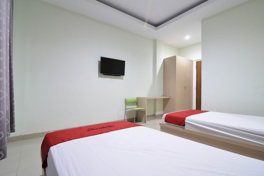 Reddoorz Plus Near Museum Keraton Surakarta 8/16