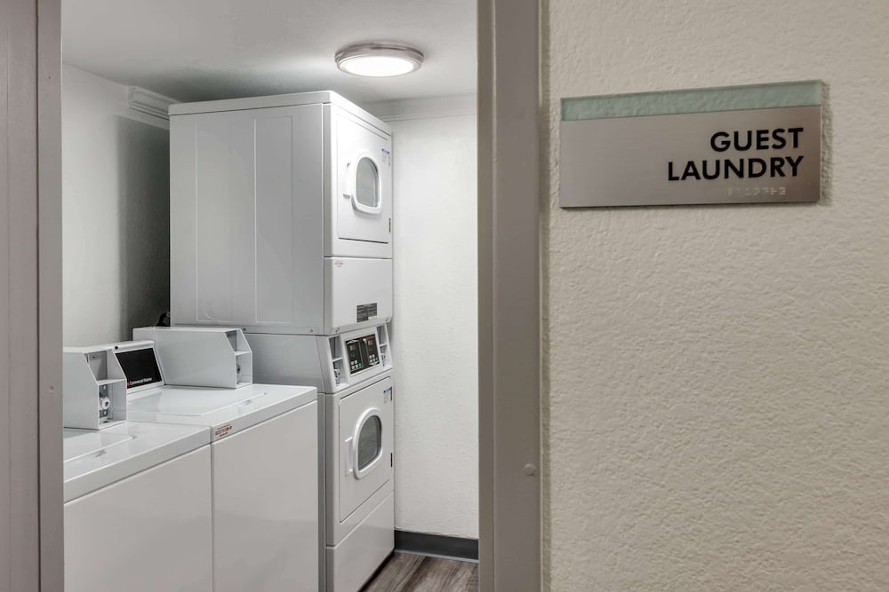 Days Inn & Suites by Wyndham Spokane 23/23