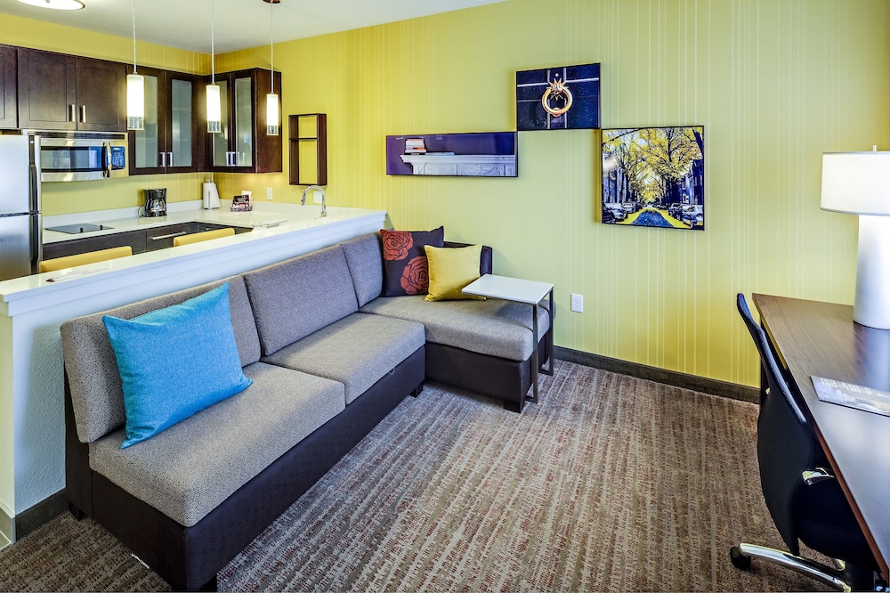 RESIDENCE INN AKRON SOUTH/GREEN 37/52