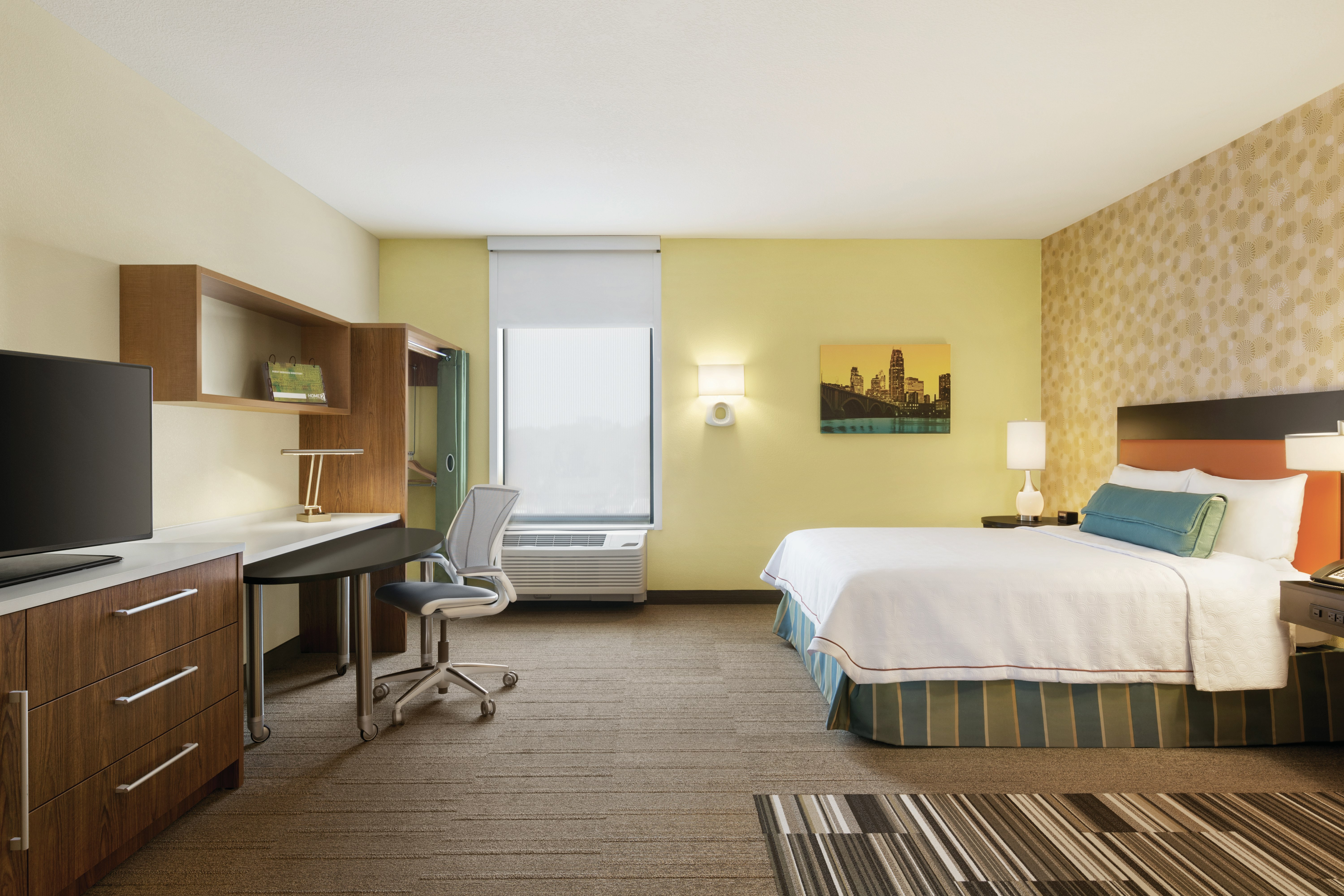 STUDIO, QUEEN BED