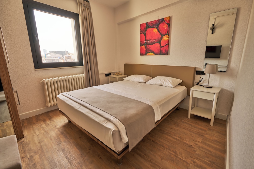 KARDES HOTEL 23/68