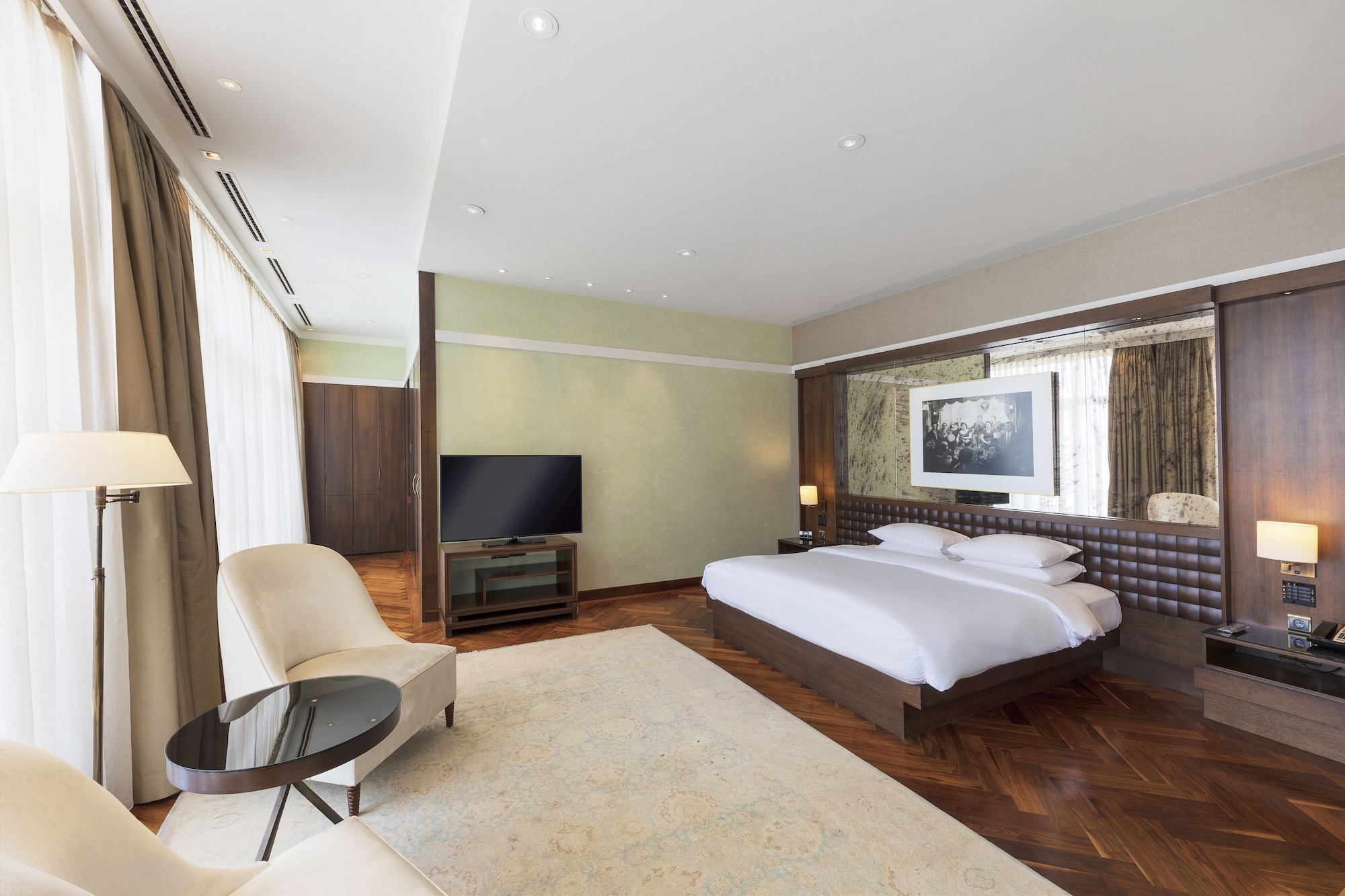 SUITE, TWIN BEDS, TERRACE