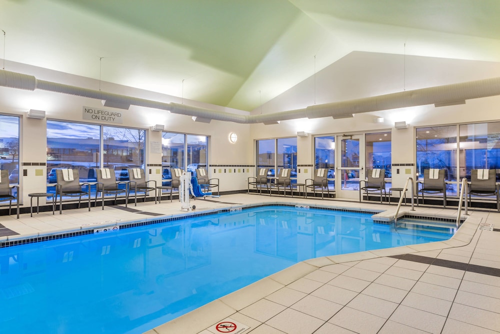 Fairfield Inn Suites by Marriott Madison East 25/35