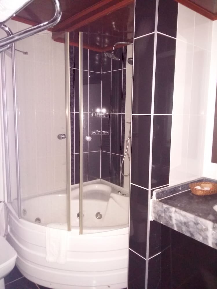 Cihan Hotel 48/49