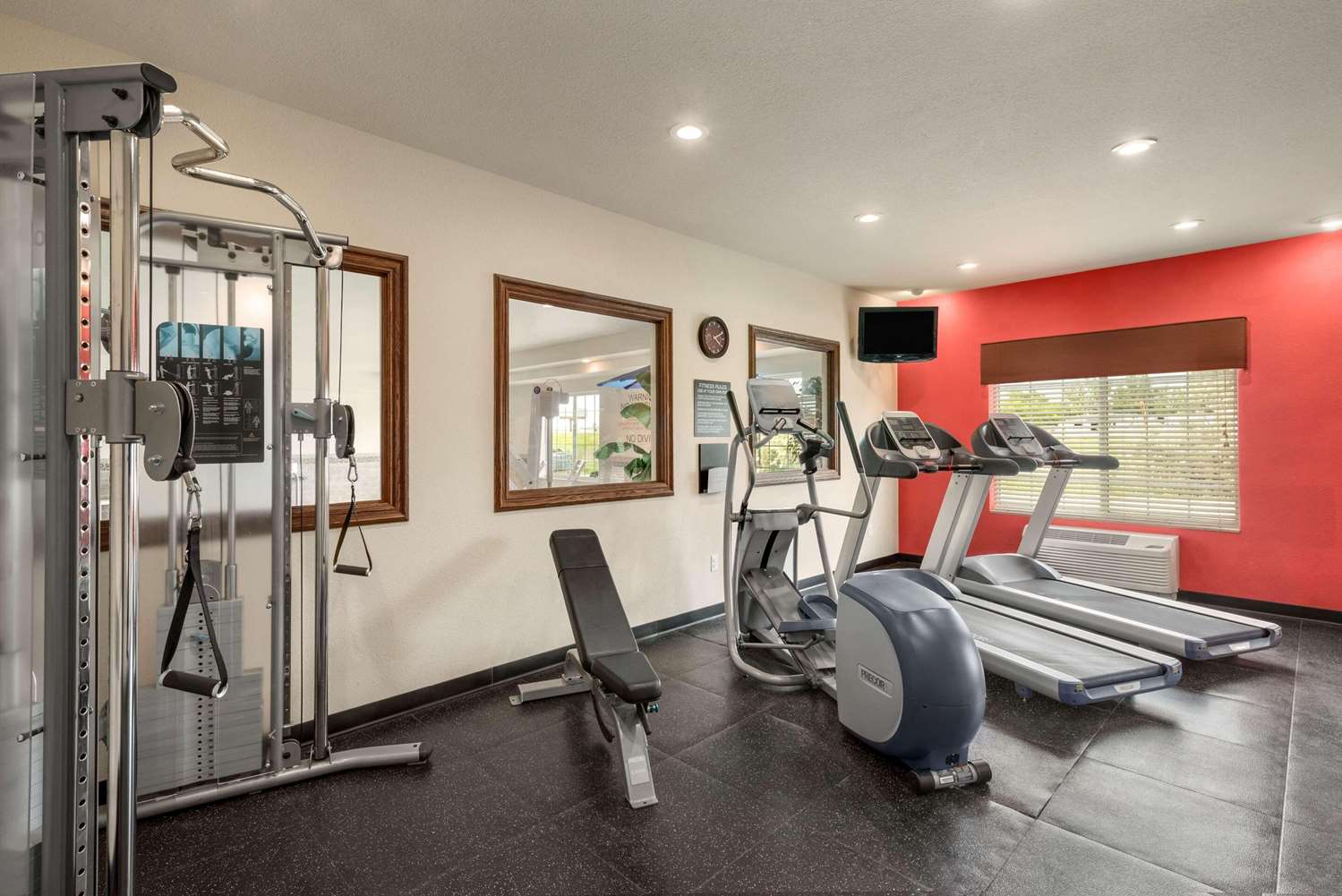 Country Inn & Suites By Radisson, Minot, ND 19/24