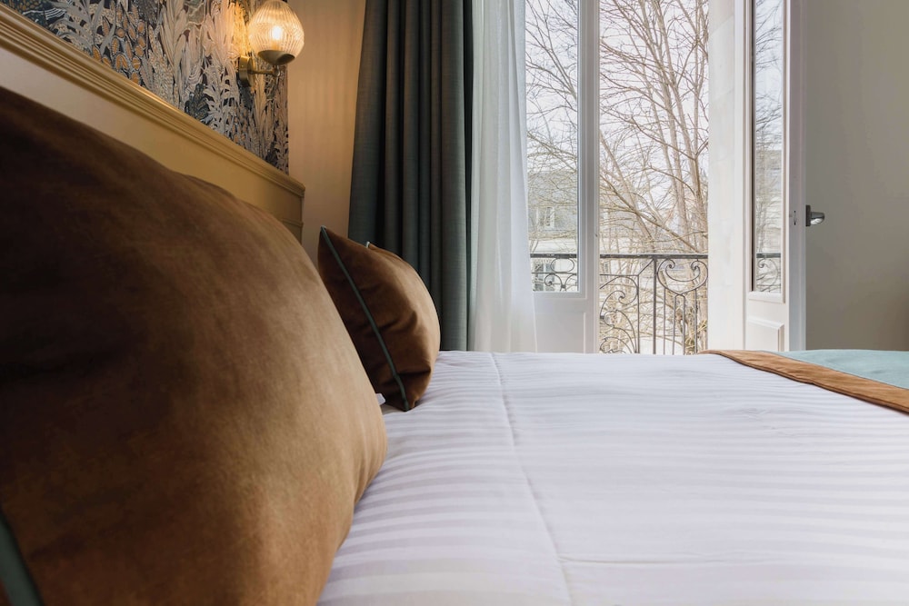 غرفة سوبيريور بسرير كوين بشرفة، Best Western Hotel De France 3/7