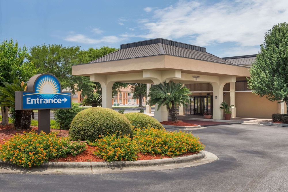 Days Inn By Wyndham Marianna 2/34