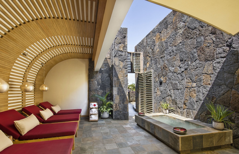 Long Beach Mauritius 11/33