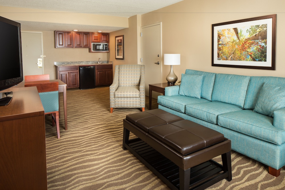 Holiday Inn Hotel And Suites Overland Park West 38/78