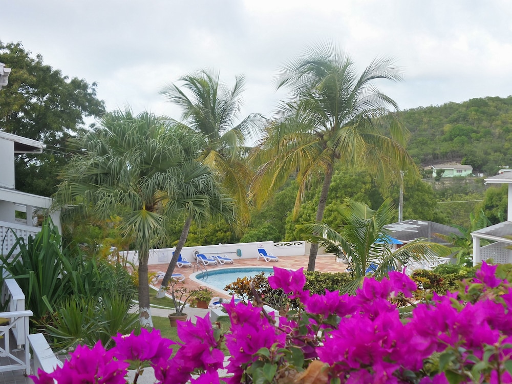 DICKENSON BAY COTTAGES 13/50