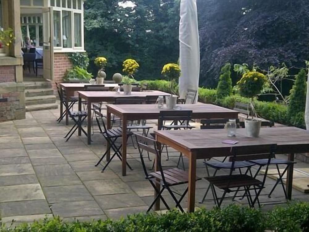 Eslington Villa 38/50