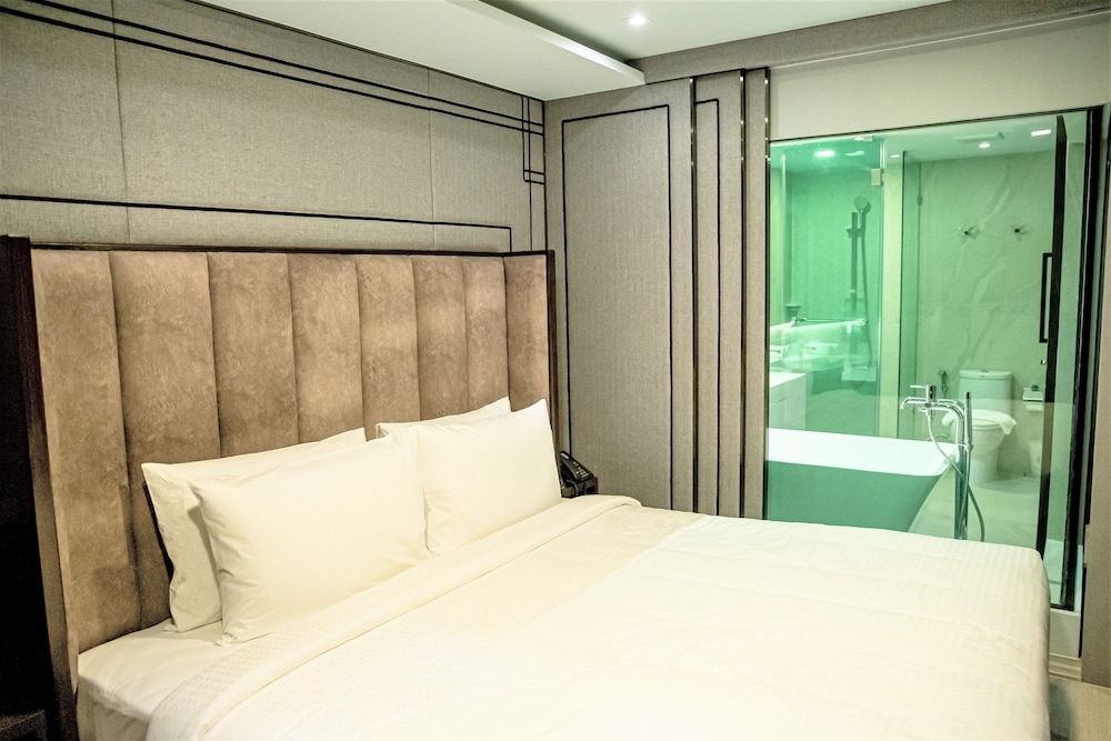 First Pride Hotel Bangkok 25/56