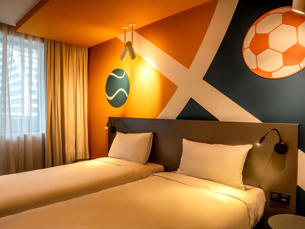 Standard Twin Room: