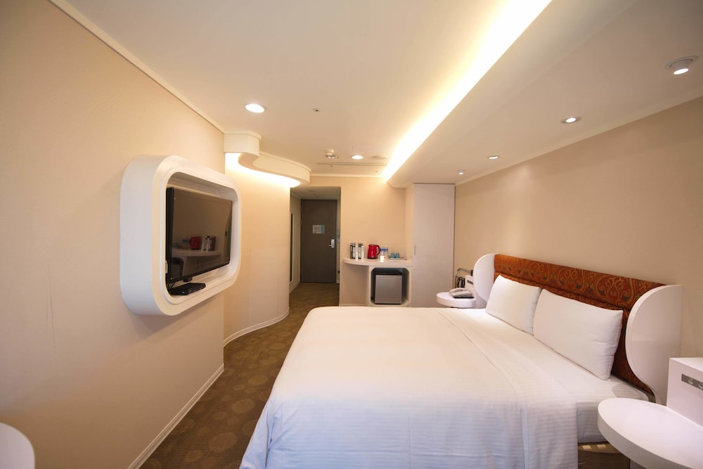 Ximen Airline Hotel 8/45