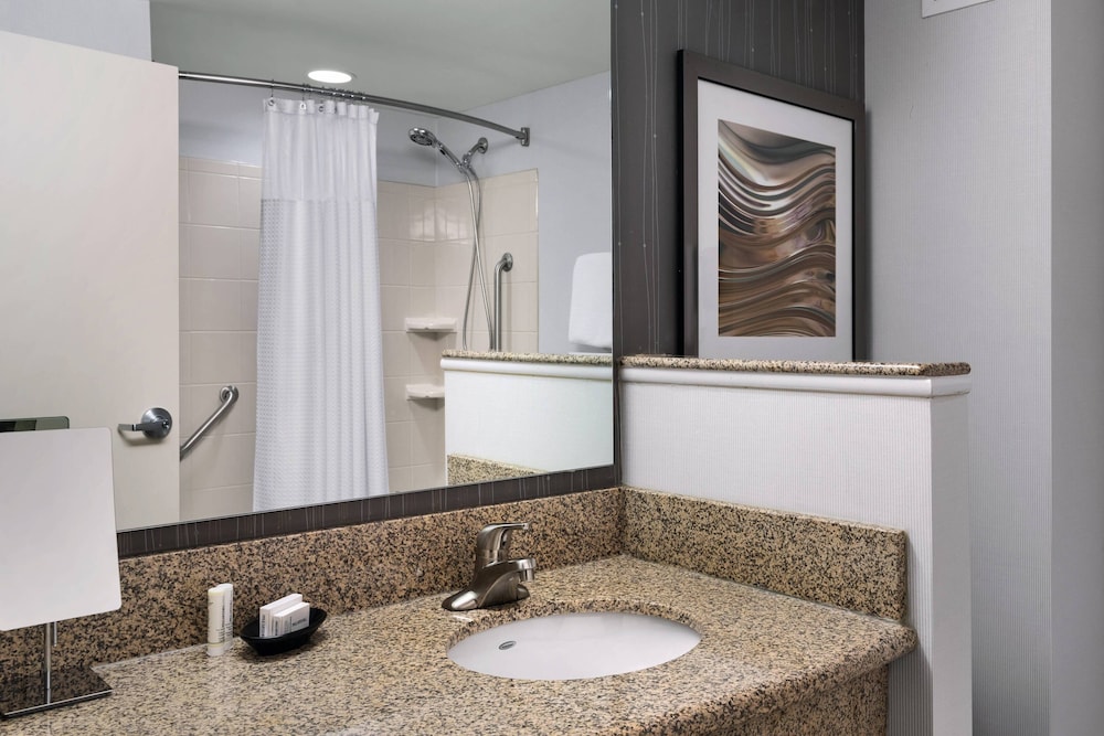 Courtyard by Marriott Portland Airport 6/52
