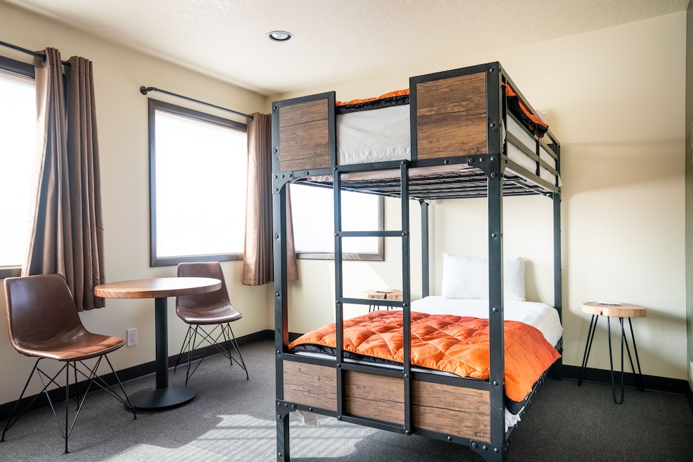 Campfire Hotel 19/50