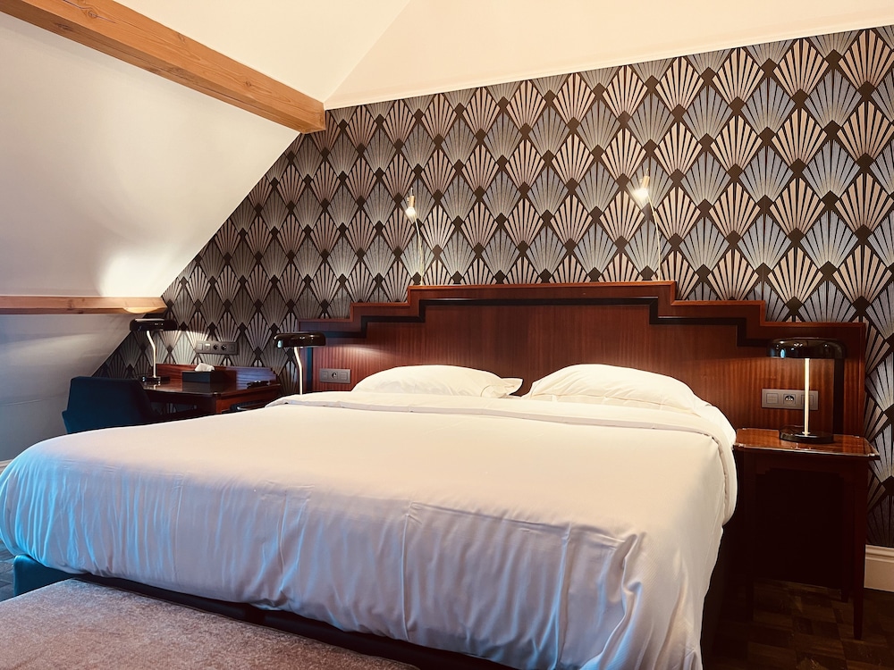 Gatsby Hotel 9/50