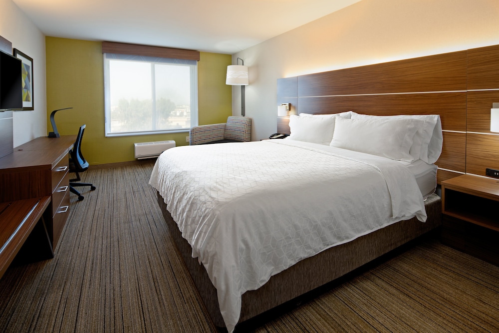 Holiday Inn Express Hotel And Suites Fresno South 15/55