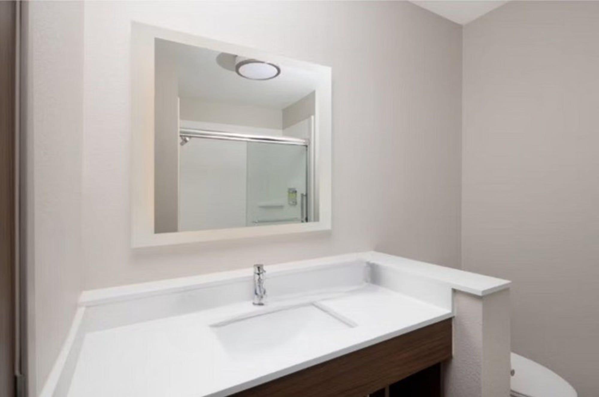 suite, multiple beds