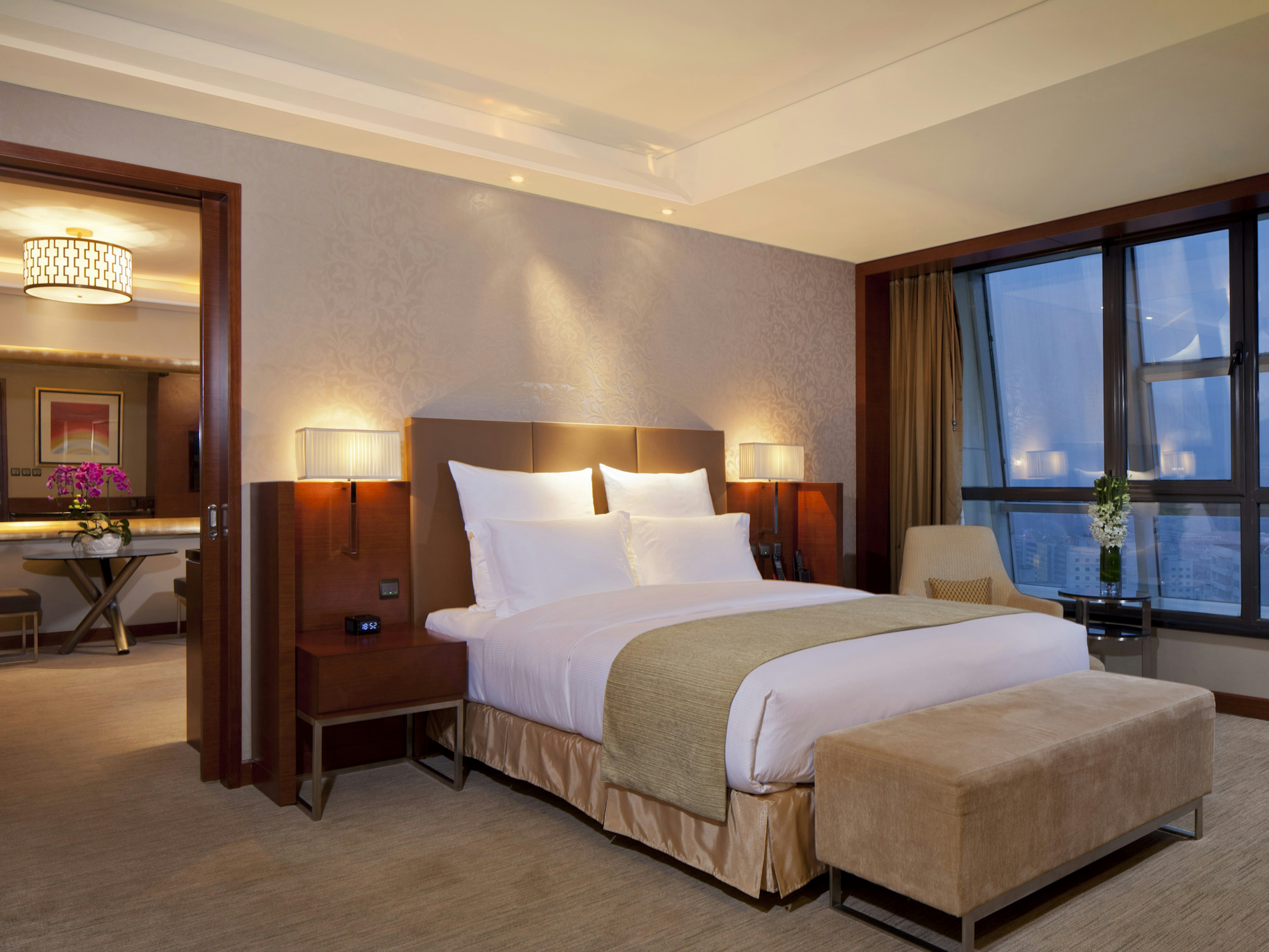 DELUXE, SUITE, KING BED