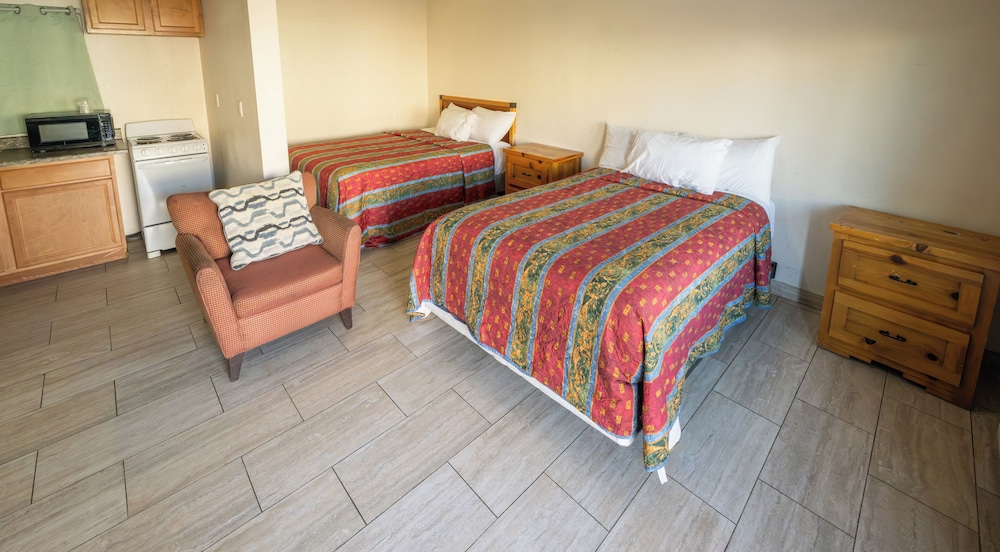 Room, 2 Queen Beds, Smoking