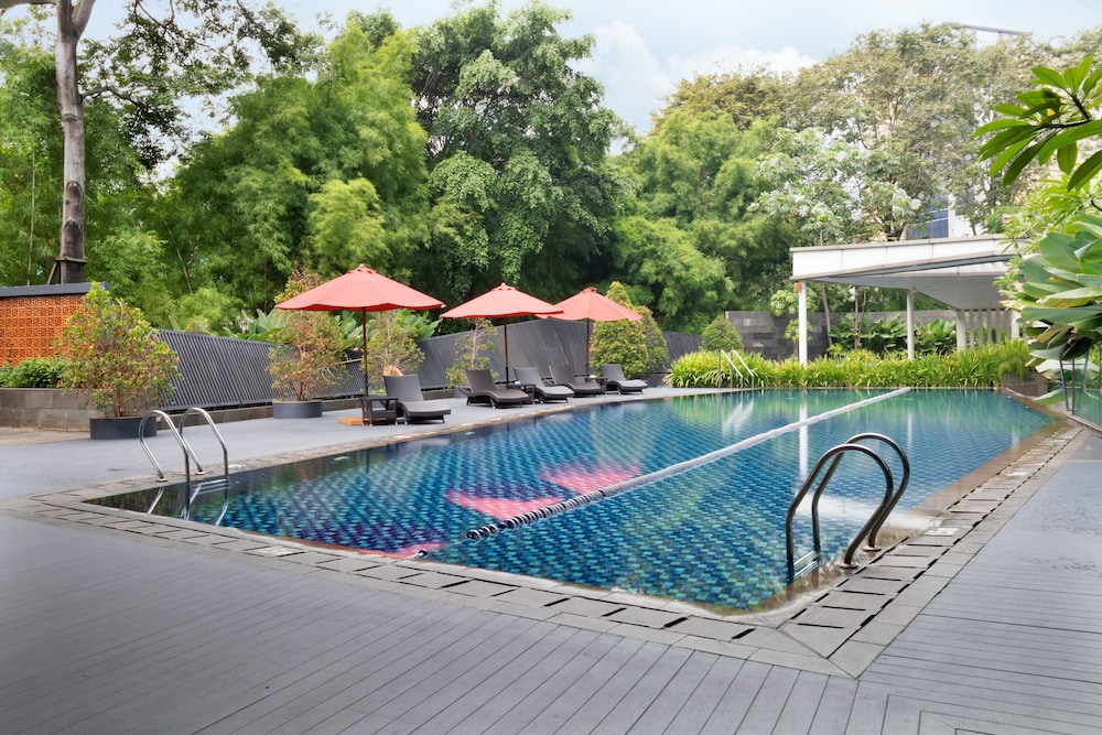 Gran Melia Jakarta 71/74