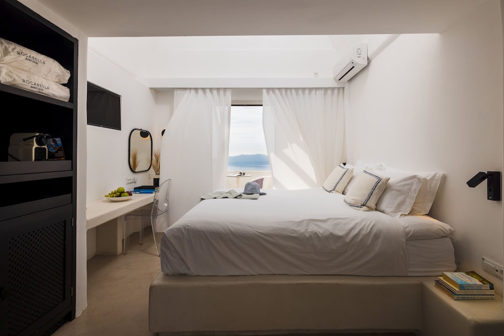 Mini, Executive, Suite, Quadruple, Caldera View, Plunge Pool
