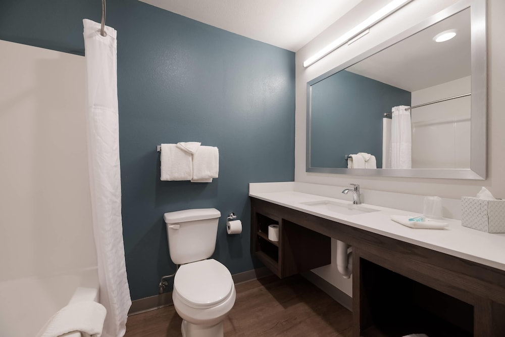 WoodSpring Suites Phoenix-Deer Valley 22/25