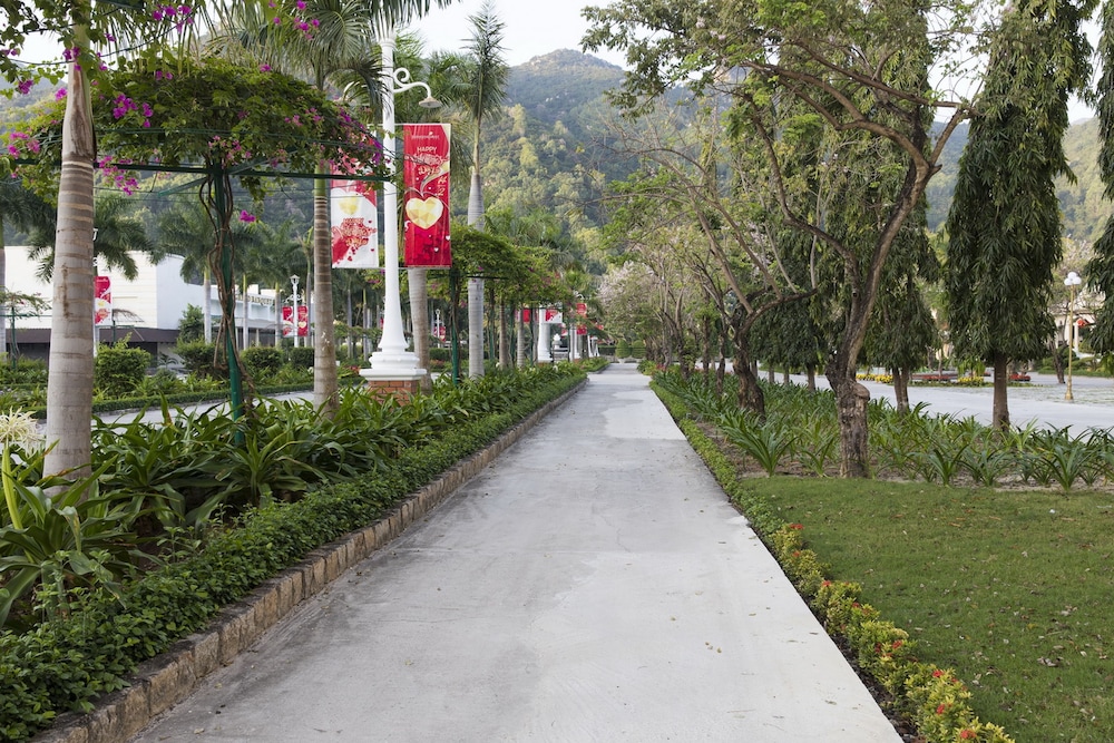 Diamond Bay Condotel Resort Nha Trang 71/77