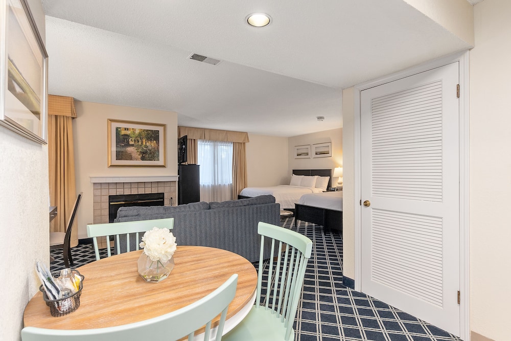 Residences at Daniel Webster 38/50