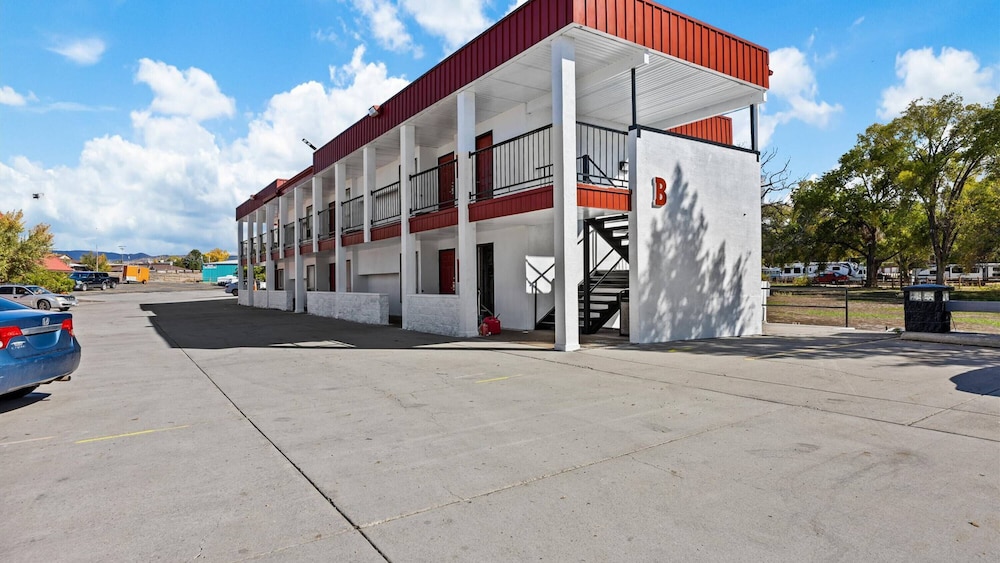 Red Arrow Inn & Suites, a Travelodge by Wyndham 11/22