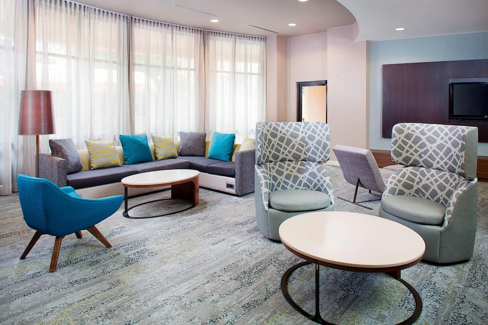 Courtyard By Marriott Roanoke Airport 23/39