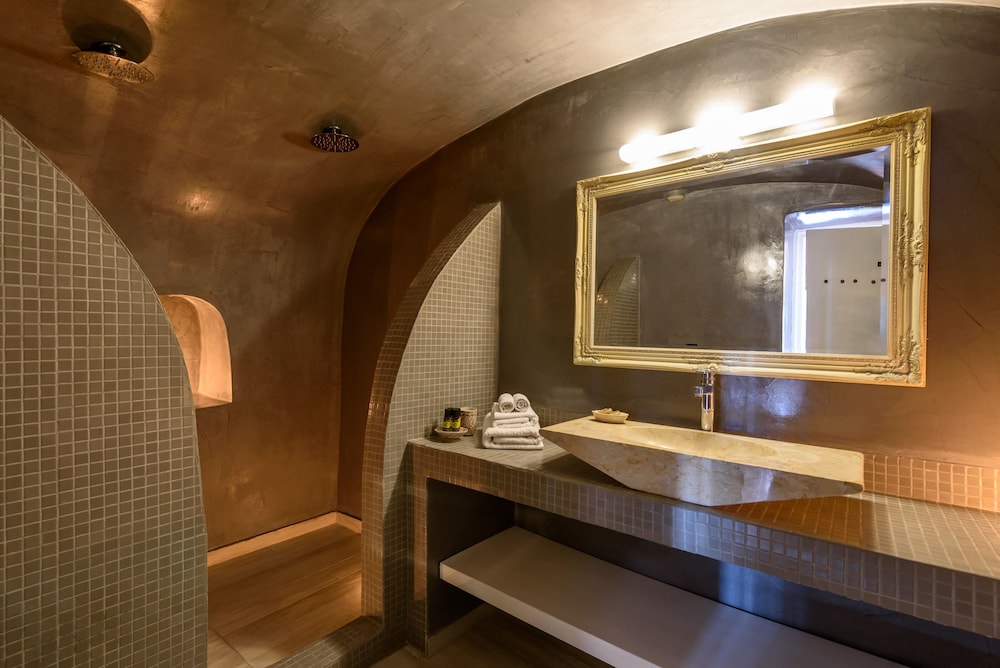 Senses Suites 46/50