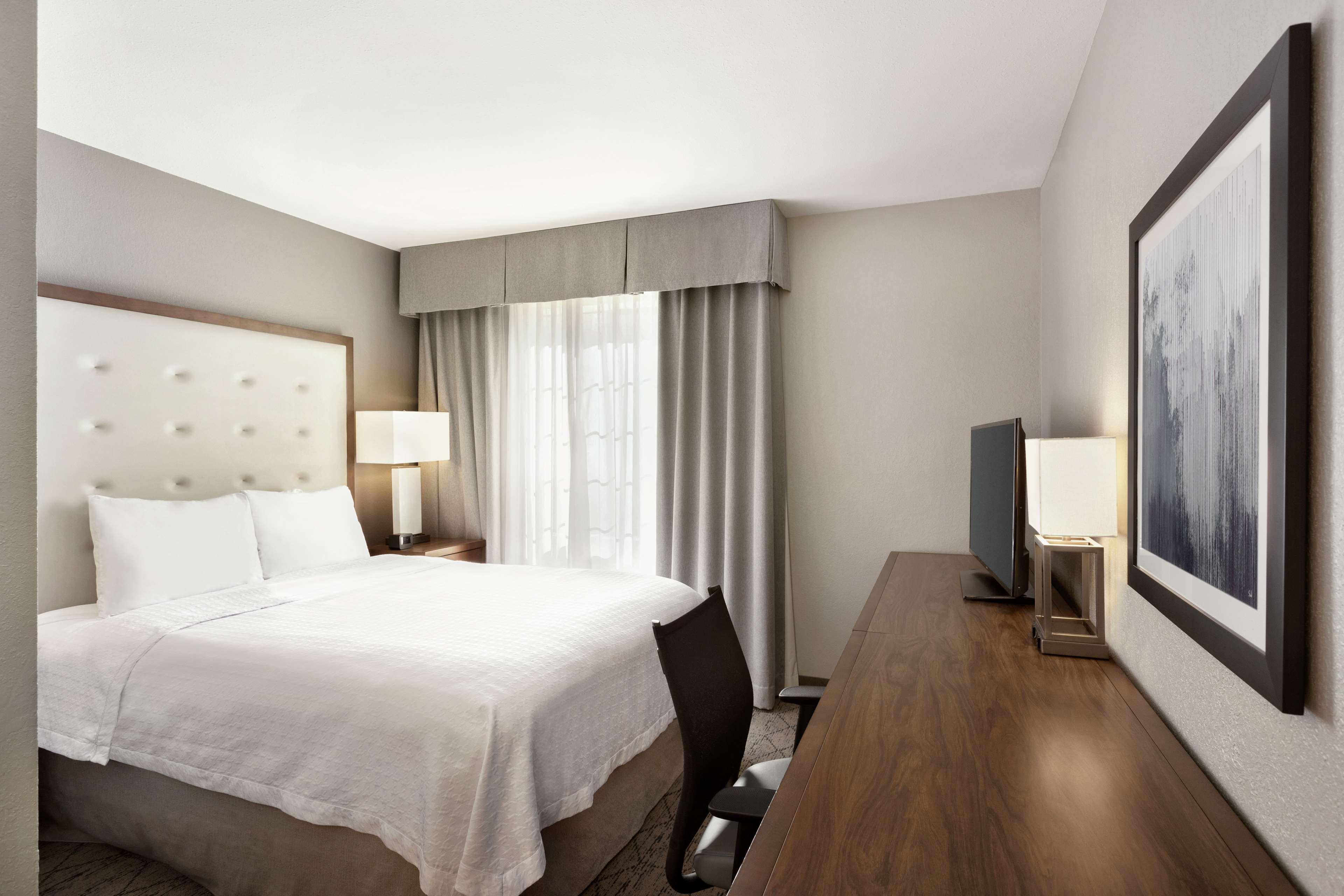2 BEDROOMS, SUITE, KING OR QUEEN BED, 2 BATHROOMS