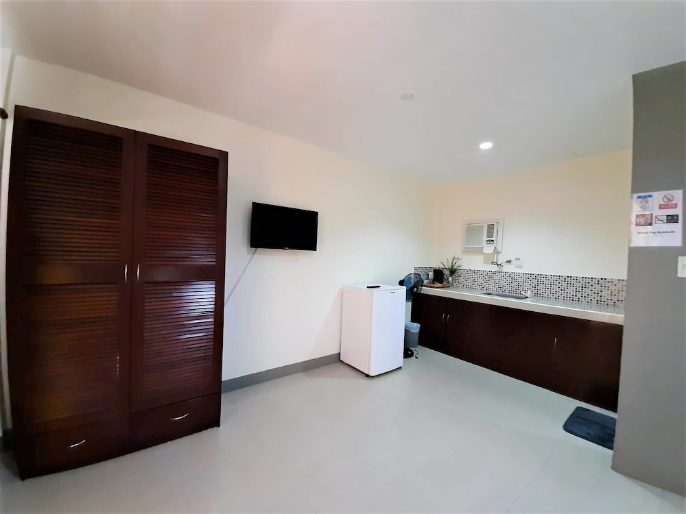 Conrada's Place Hotel And Resort 23/67