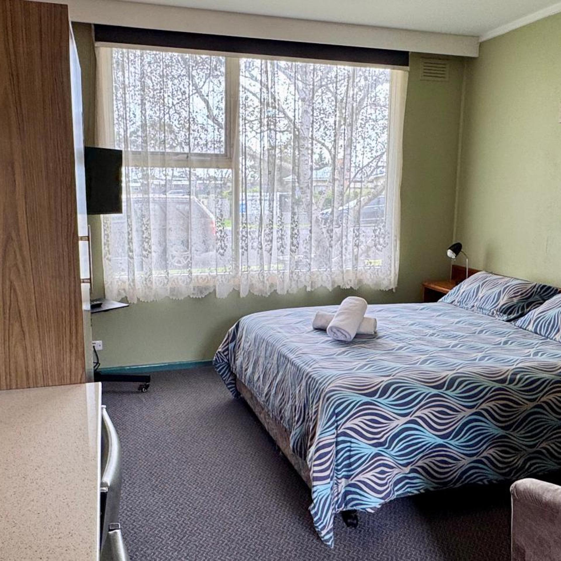 Room, Queen Bed