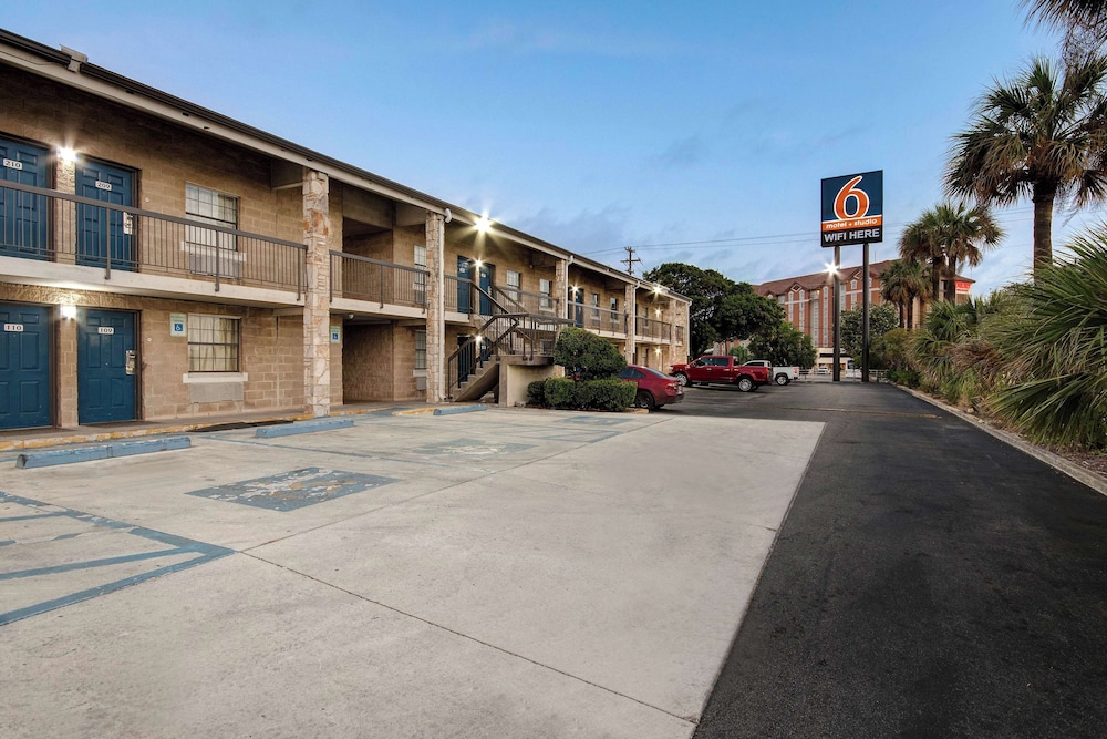Motel6 San Antonio, TX - Northwest Medical Center 45/60