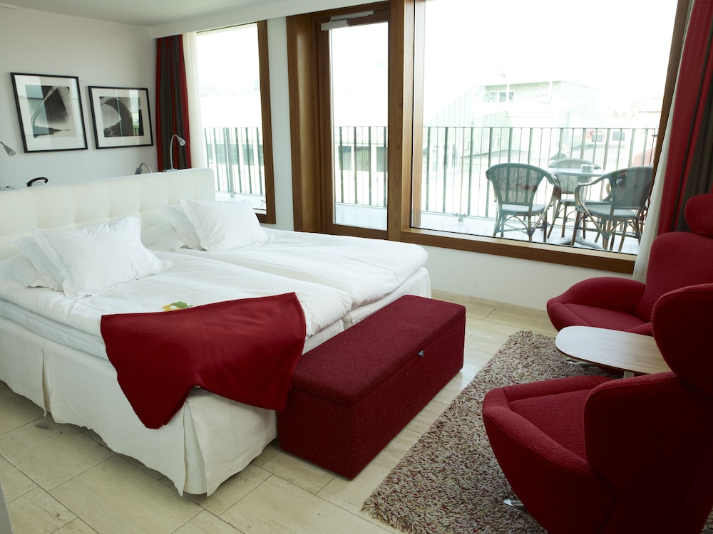 Avalon Hotel 40/48