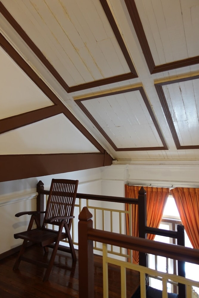 Sarang Paloh Heritage Stay & Event Hall 40/50