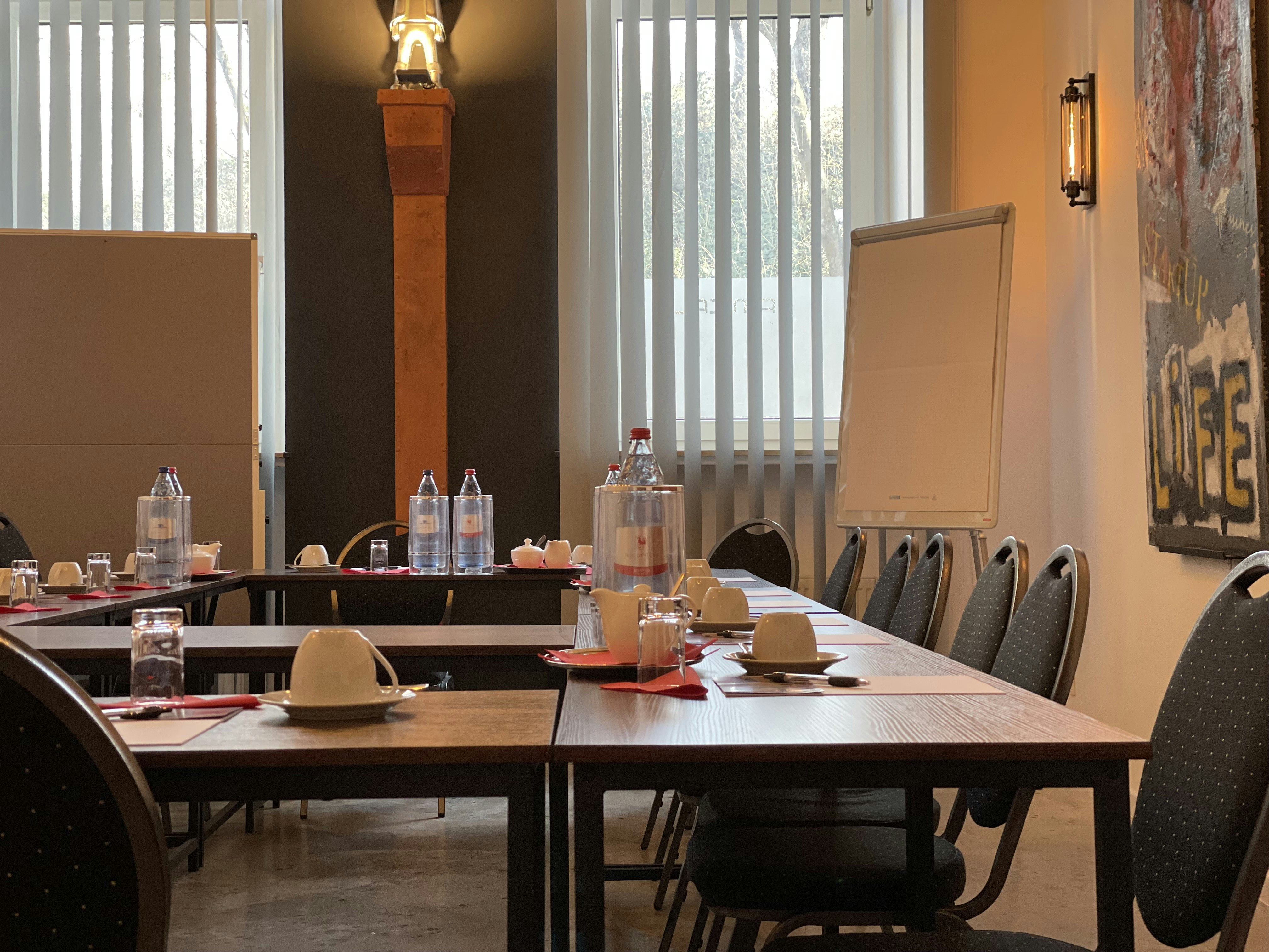 Amical Hotel 25/27