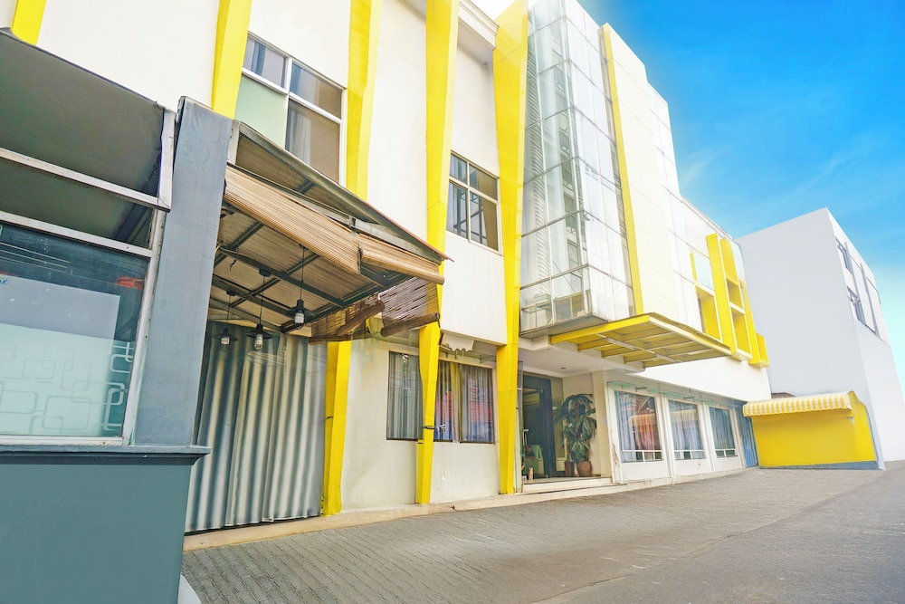Collection O Tanah Abang Near Stasiun Tanah Abang Formerly Hotel Bimo Slipi 29/34