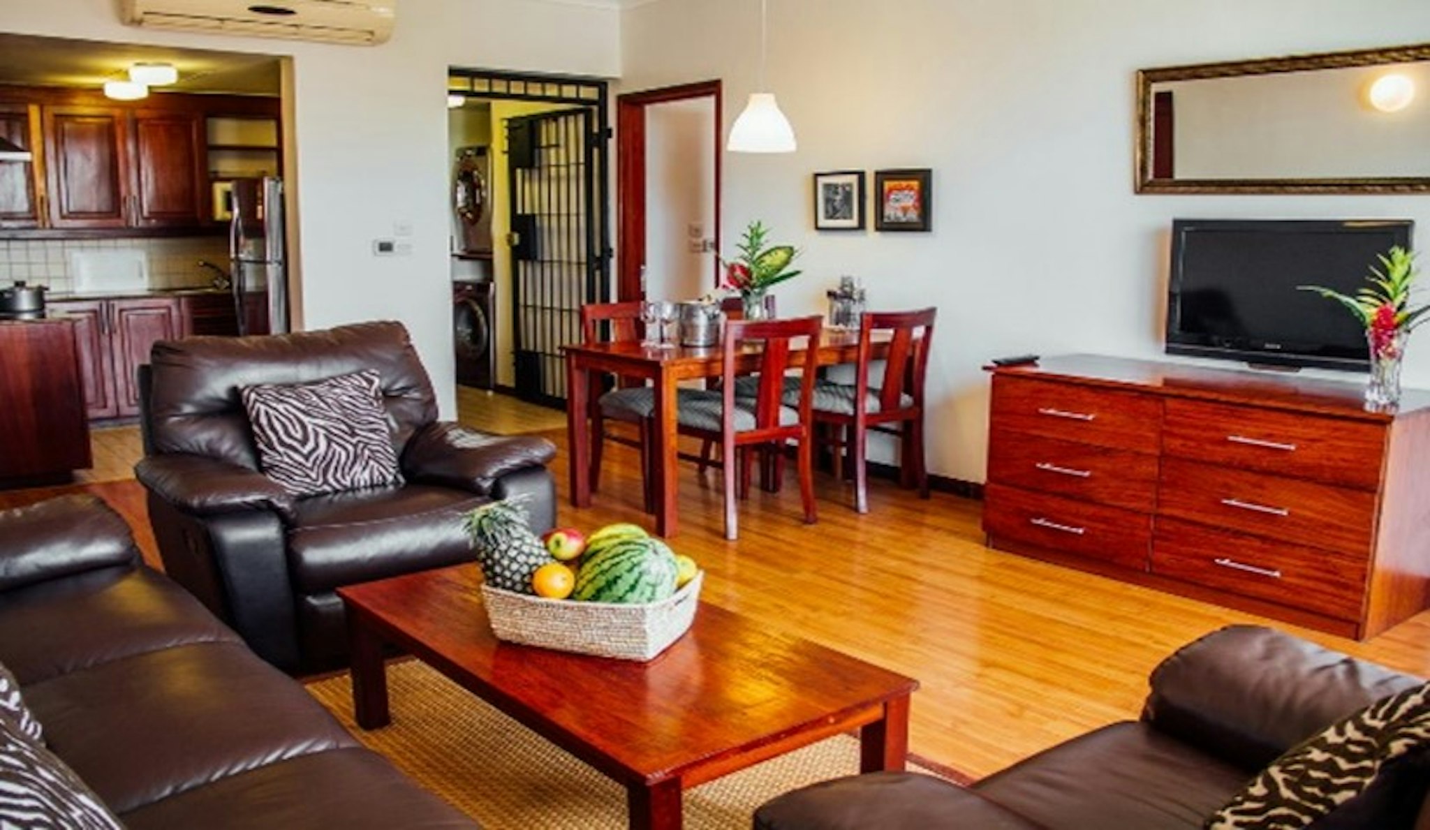 Sea Cliff Court Hotel Luxury Apartments 6/16