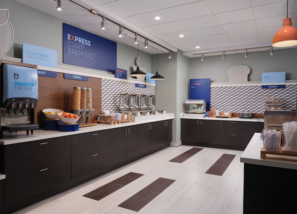 Holiday Inn Express And Suites Lockport 8/48