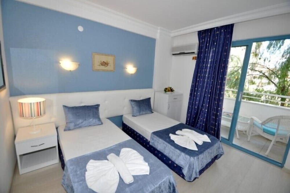 Navy Hotel 13/46