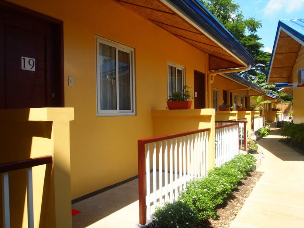 Blue Lagoon Inn Suites 1/25