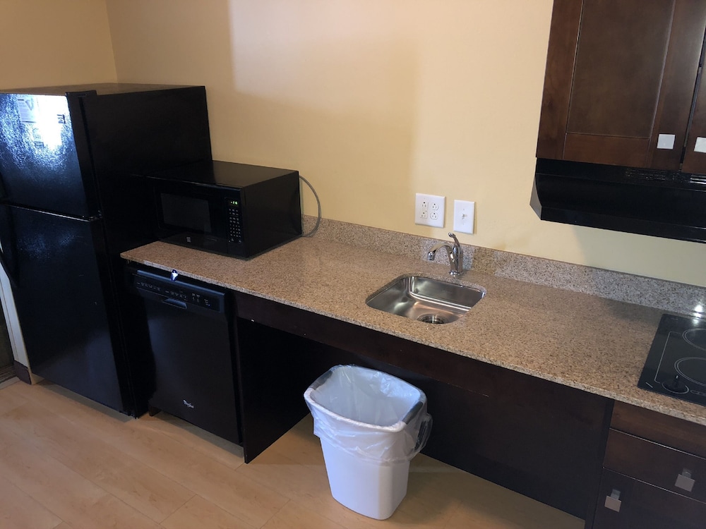 Mainstay Suites Camp Lejeune 17/38