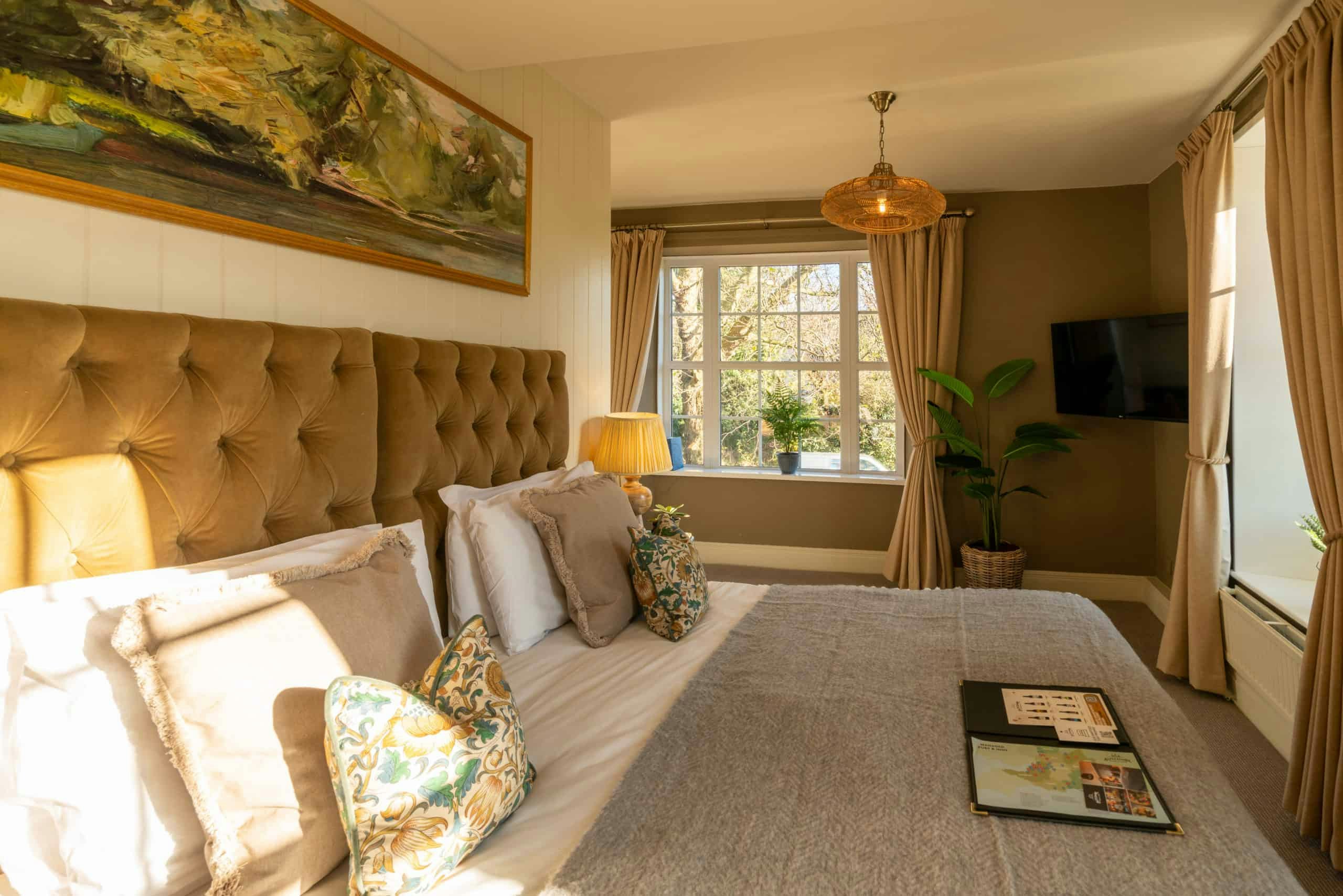 The Cotswold Gateway Hotel 12/25