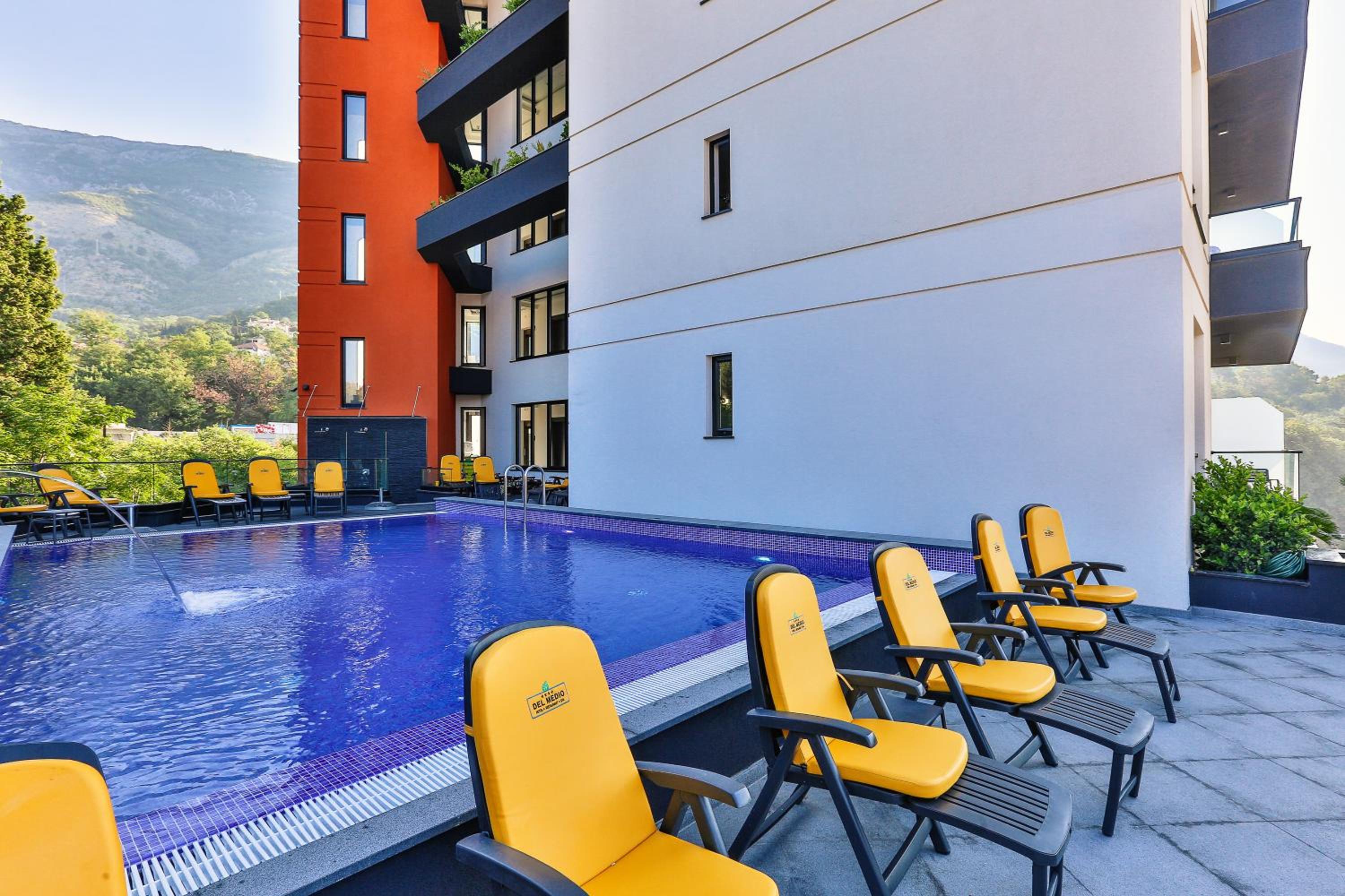 Hotel Del Medio 23/24